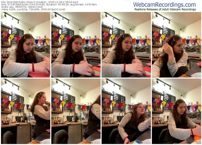 2025/12/28/stripchat-cinnabon_-17-45-54