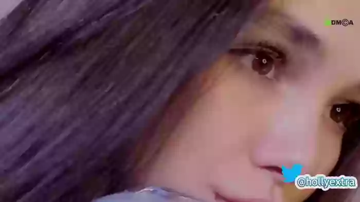 hollyextra